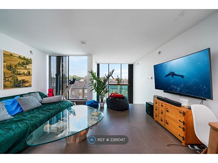 2 Bedroom Flat To Rent In Lindore Road, London, SW11