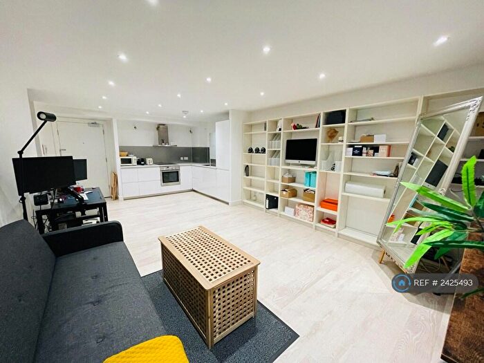 1 Bedroom Flat To Rent In Cremer Street, Hackney, E2