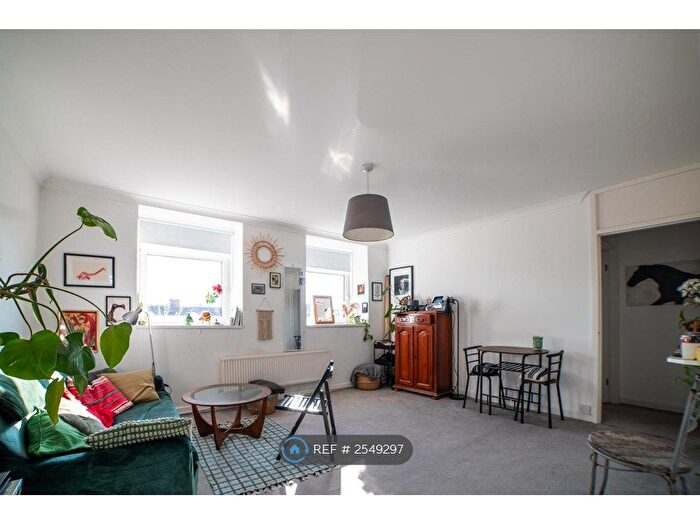 2 Bedroom Flat To Rent In Fairwood Road, Cardiff, CF5