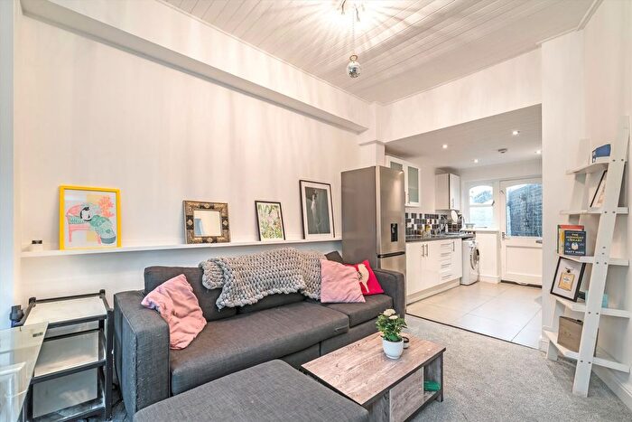 2 Bedroom Terraced House To Rent In Eynham Road, Shepherds Bush, W12