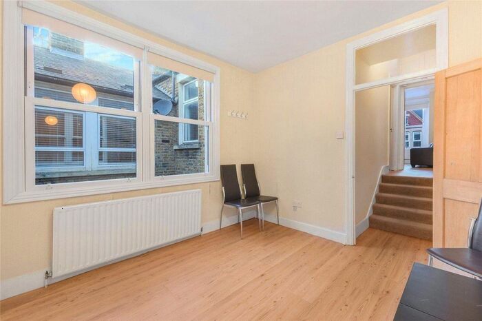 3 Bedroom Flat To Rent In Yukon Road, Balham, London, SW12