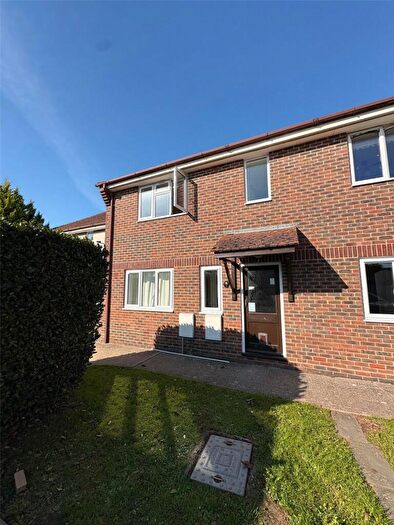 1 Bedroom Flat To Rent In Roman Court, Doric Close, PO10