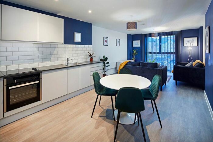 3 Bedroom Flat To Rent In Talbot Road, Manchester, M16