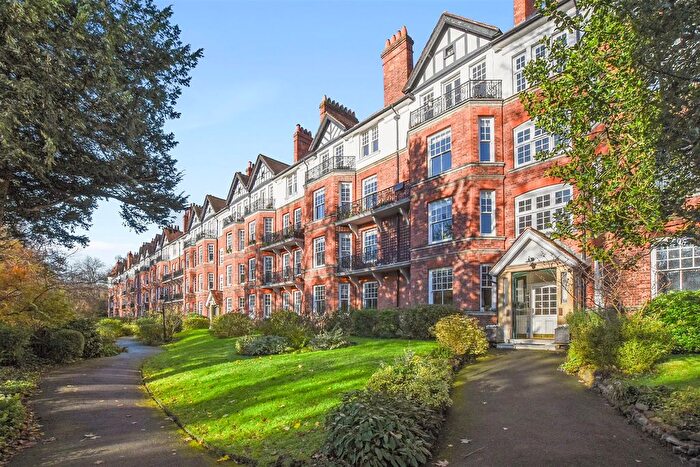 3 Bedroom Flat For Sale In Highgate West Hill, Highgate, N6