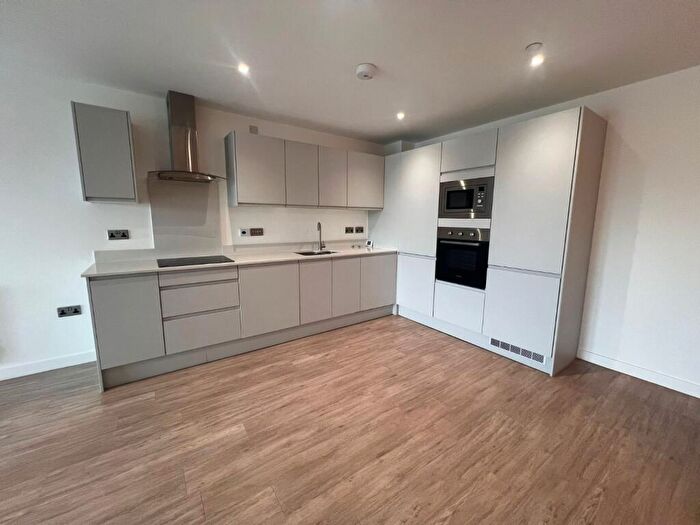 2 Bedroom Flat To Rent In Trent Lane, Nottingham, Nottinghamshire, NG2