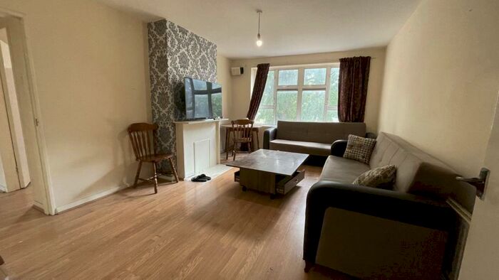 1 Bedroom Flat To Rent In Warren Court, Tottenham, N17