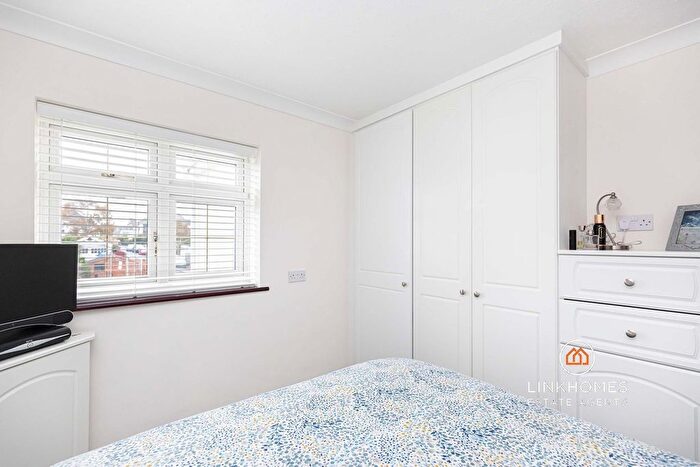 3 Bedroom Terraced House For Sale In Elizabeth Road, Poole, BH15