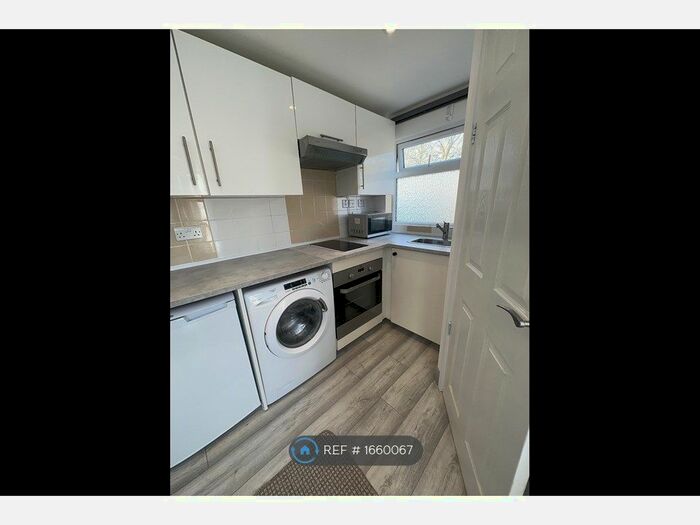 Studio To Rent In Pocklington Close, London, NW9