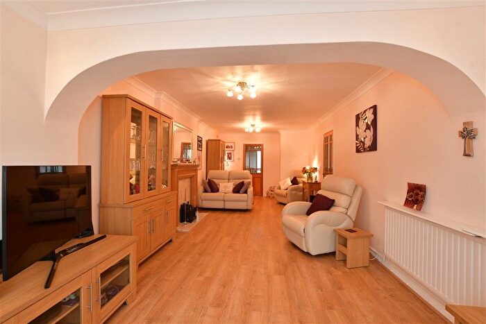 4 Bedroom Semi-detached House For Sale In Ozonia Avenue, Wickford, Essex, SS12