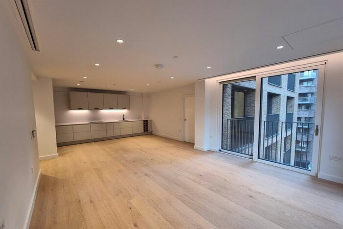 3 Bedroom Flat To Rent In Jubilee Walk, London, WC1X