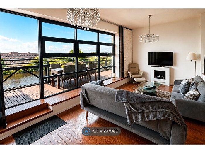 3 Bedroom Flat To Rent In Clyde Street, Glasgow, G1