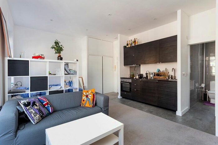 Studio To Rent In Dancer Road, London, SW6