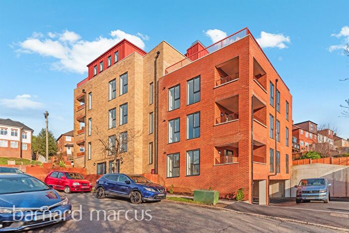 2 Bedroom Flat For Sale In Hyde Road, Sanderstead, South Croydon, CR2