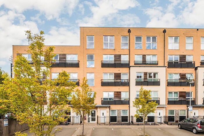 2 Bedroom Flat To Rent In Lanadron Close, Isleworth, TW7