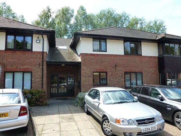 2 Bedroom Flat To Rent In Old Cove Road, Fleet, Hampshire, GU51