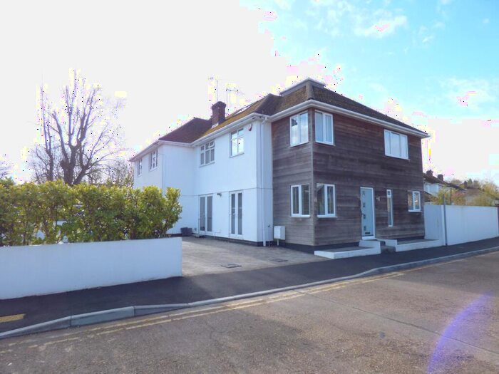 4 Bedroom Semi-Detached House To Rent In Abbots Close, Brentwood, CM15