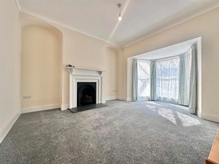 4 Bedroom Terraced House To Rent In Park Terrace, Tiverton, EX16