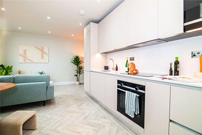 1 Bedroom Flat For Sale In Sandycombe Road, Richmond, TW9