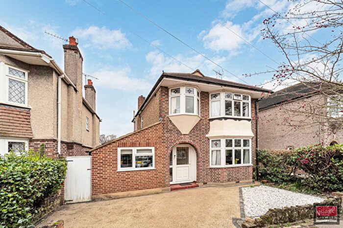 3 Bedroom Detached House For Sale In Ashview Gardens, Ashford, TW15