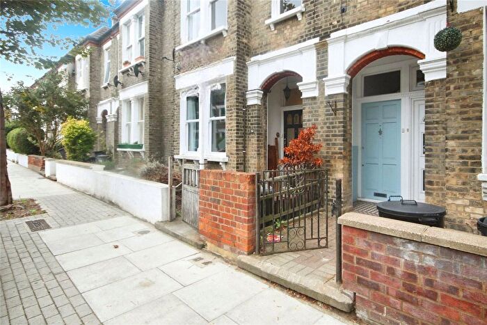 2 Bedroom Flat To Rent In Avarn Road, London, SW17