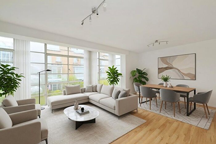 2 Bedroom Flat For Sale In Roy Square, Watergardens, London, E14