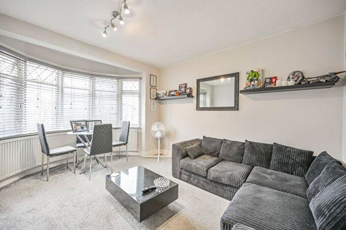 3 Bedroom Semi Detached House For Sale In Derwent Avenue, London, , Edmonton, London, N18