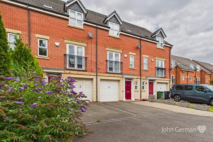 3 Bedroom Town House For Sale In Clumber Close, Loughborough, LE11