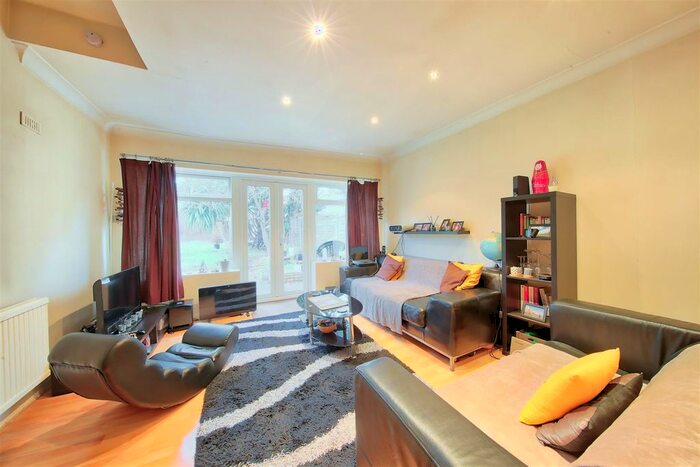 1 Bedroom Flat To Rent In Allfarthing Lane, London, SW18
