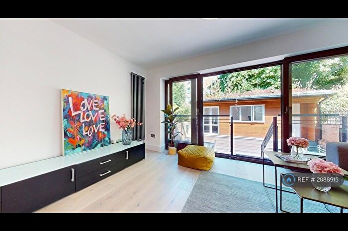 3 Bedroom Flat To Rent In Loveridge Road, London, NW6