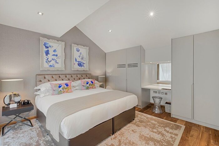 4 Bedroom Town House To Rent In Cheval Place, Knightsbridge, London, United Kingdom, SW7