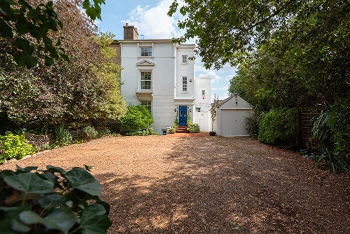 5 Bedroom Semi-Detached House For Sale In Bromham Road, Bedford, MK40