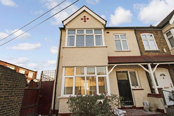 4 Bedroom End Of Terrace House For Sale In Croyland Road, Edmonton, N9