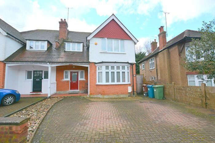 4 Bedroom Semi Detached House For Sale In Wellington Road, Hatch End, HA5