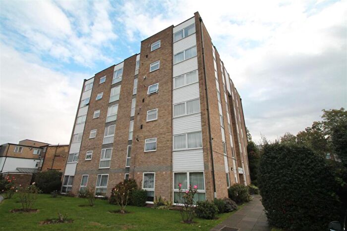2 Bedroom Flat To Rent In Pellipar Close, Palmers Green, N13