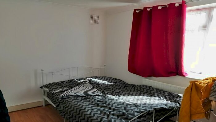 3 Bedroom Flat To Rent In Tant Avenue, London, E16