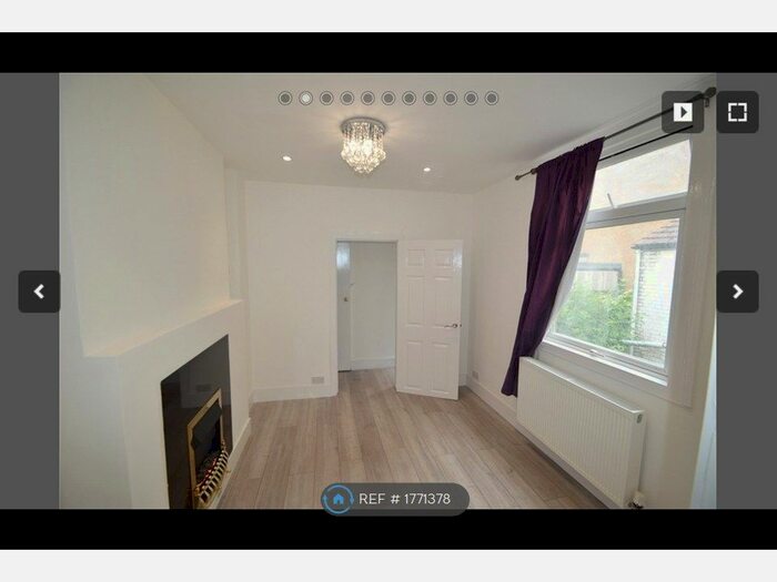 2 Bedroom Flat To Rent In Rozel Terrace, Croydon, CR0