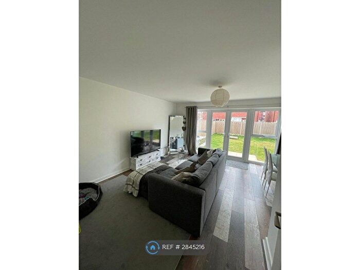 3 Bedroom Semi Detached House To Rent In Lomas Close, Manchester, M5