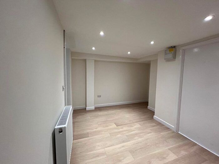 Studio To Rent In Stoke Newington High Street, London, N16