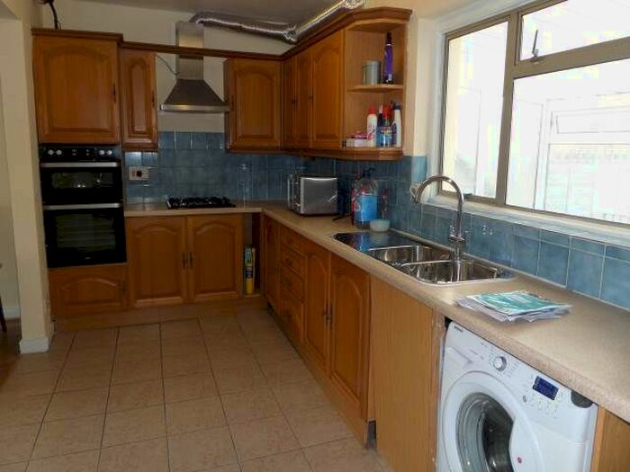 7 Bedroom Semi-Detached House To Rent In Lockleaze Road, Horfield, Bristol BS7