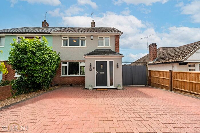 3 Bedroom Semi-Detached House For Sale In Kingsley Crescent, Bulkington, Bedworth, Warwickshire, CV12