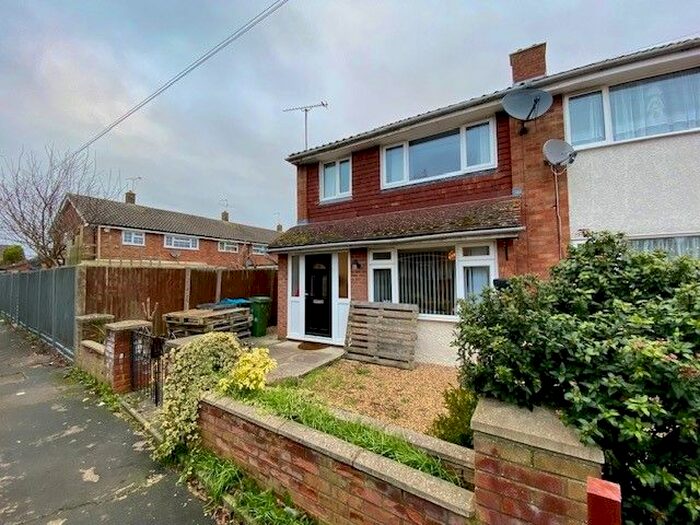 3 Bedroom Property To Rent In Farnley Road, Aylesbury, HP20