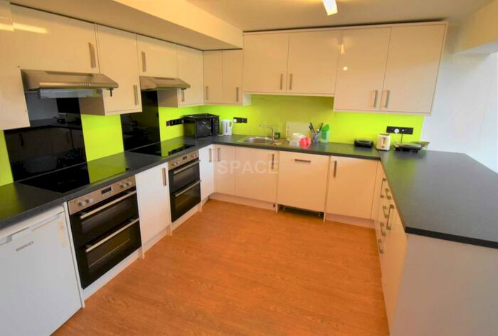 7 Bedroom Semi-Detached House To Rent In Hillside Court, Allcroft Road, Reading, Berkshire, RG1