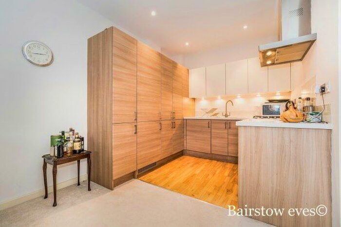 2 Bedroom Flat To Rent In - Primrose Road, London, E18