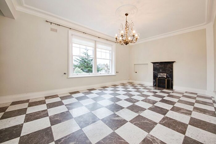 3 Bedroom Flat To Rent In Kidderpore Gardens, London, NW3