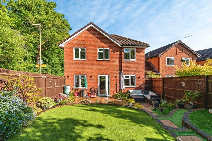 4 Bedroom Link Detached House For Sale In Launcelyn Close, North Baddesley, Southampton, SO52