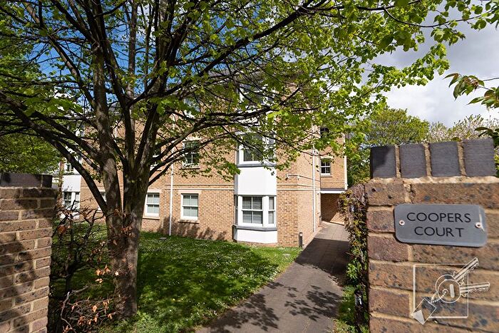 2 Bedroom Flat For Sale In Coopers Road, Northfleet, Gravesend, DA11