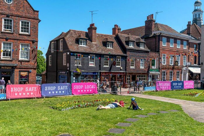 2 Bedroom Apartment To Rent In - High Street, Rochester, Kent, ME1