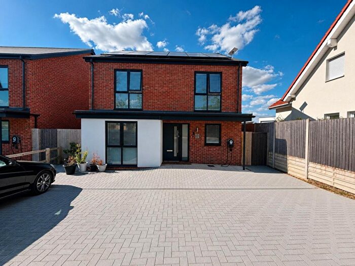 4 Bedroom Property To Rent In East Circular Road, Bicester, OX25