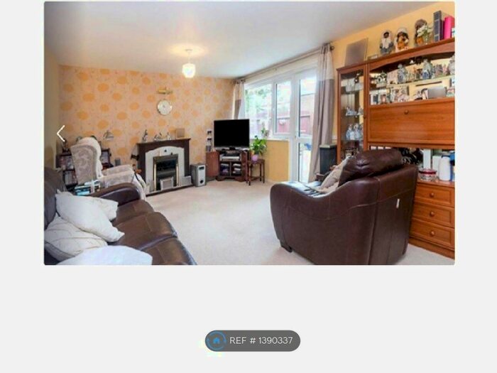 2 Bedroom Bungalow To Rent In Windermere Drive, Bletchley, Milton Keynes, MK2