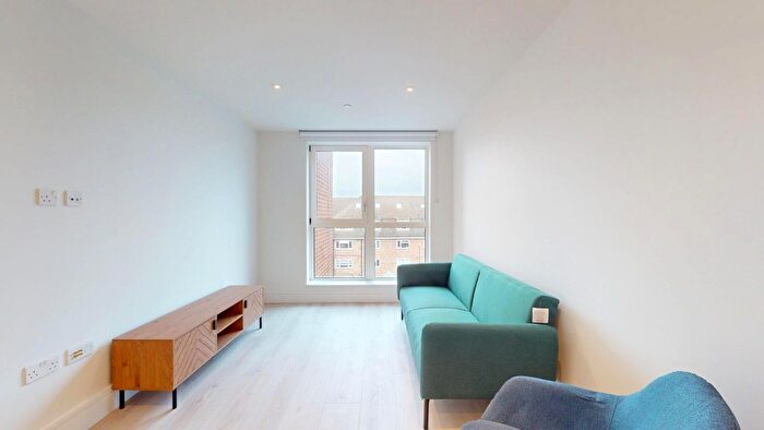 1 Bedroom Flat To Rent In Beverley Way, New Malden, SW20